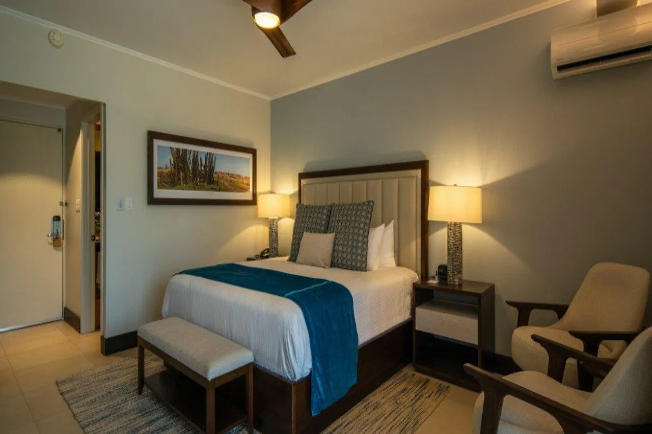 פאלם ביץ' Manchebo Beach Resort And Spa  פאלם ביץ'